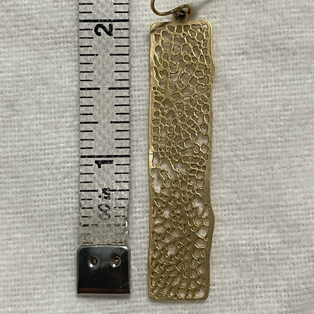 Pretty goldtone filigree earrings - Picture 3 of 3